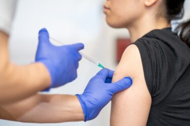 職員のワクチン接種開始